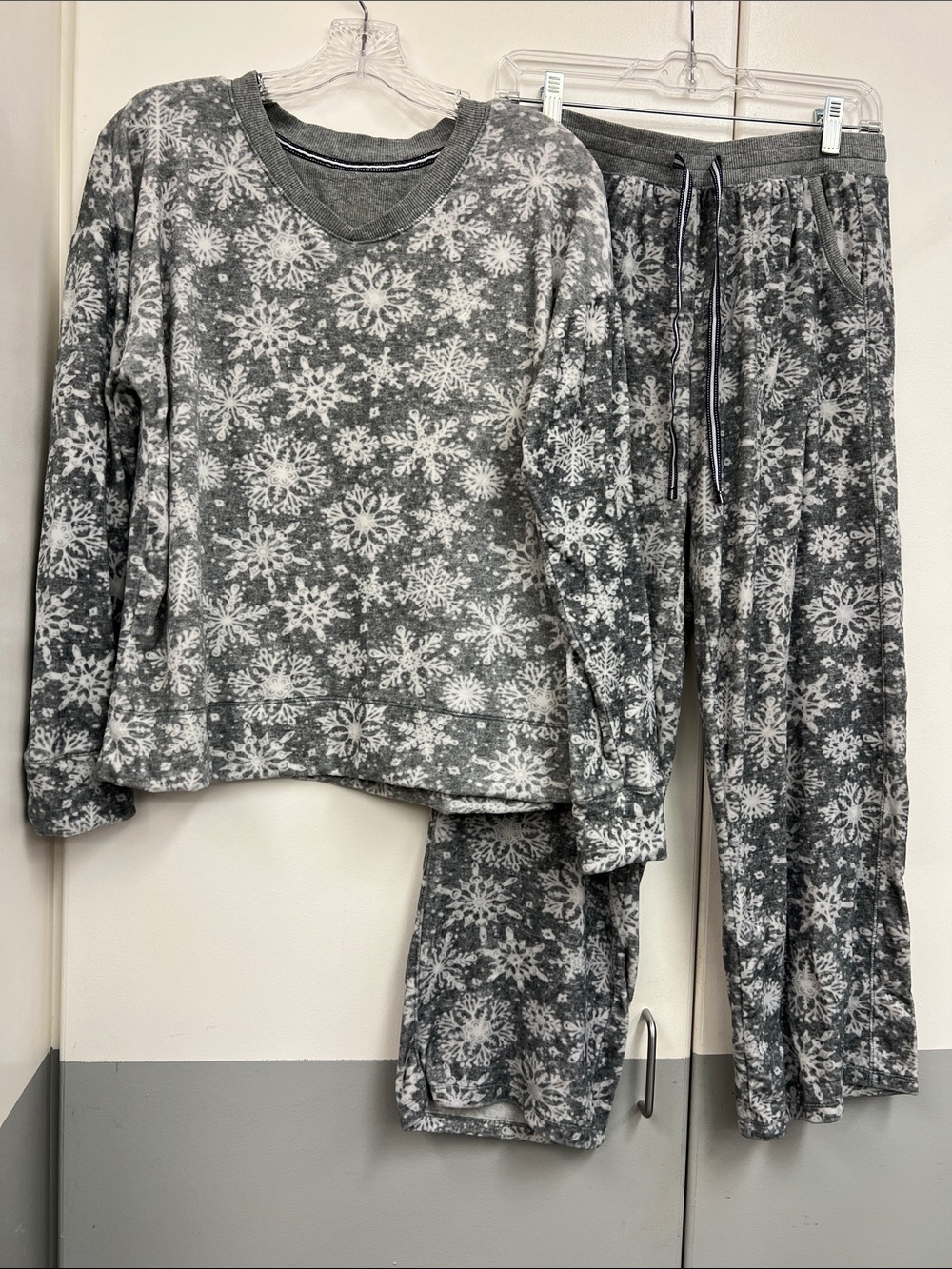 Nautica Gray and White Snowflake Winter Pajama 2pc Shirt Pants Matching Set